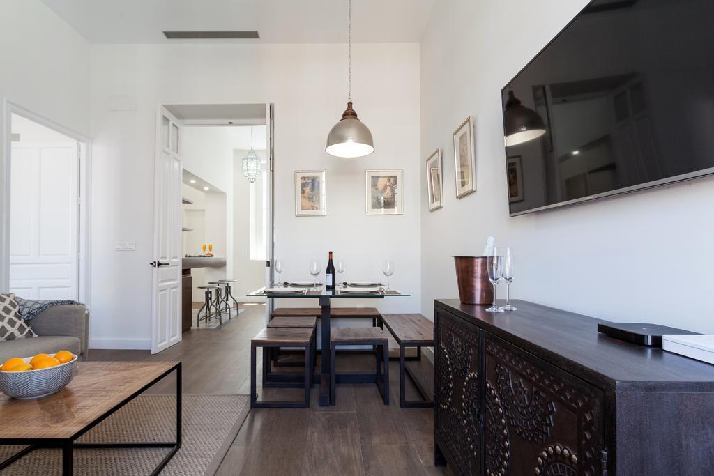 סביליה Stunning Boutique - Space Maison Apartments מראה חיצוני תמונה
